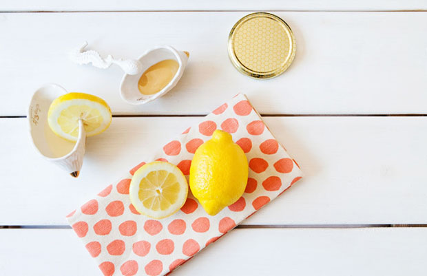 Homemade-Honey-and-Lemon-Face-Mask